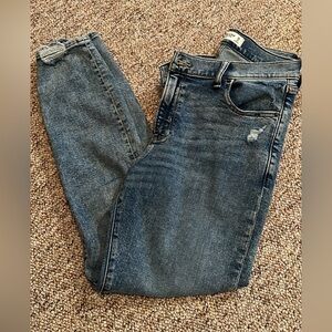 Very stretchy high waisted skinny jean only worn once.